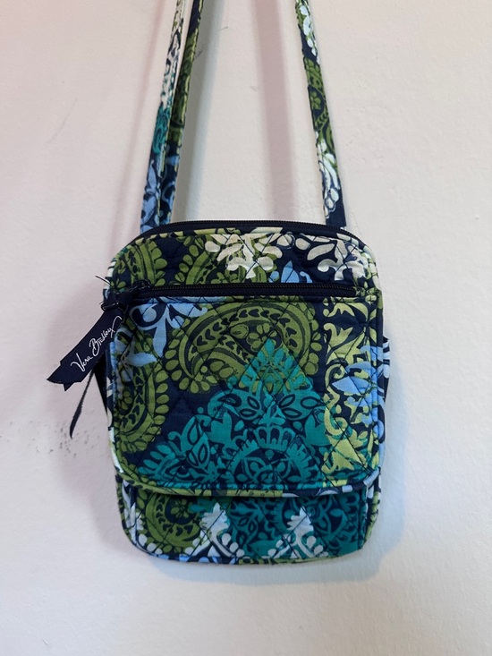Vera Bradley Handbags - EUC Vera Bradley Crossbody Bag in Retired Caribbean Sea Paisley Green Pattern